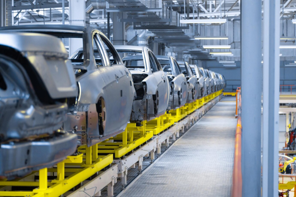 Descubra como funciona a indústria automotiva, suas particularidades e as mudanças dos últimos anos incorporando novas tecnologias.